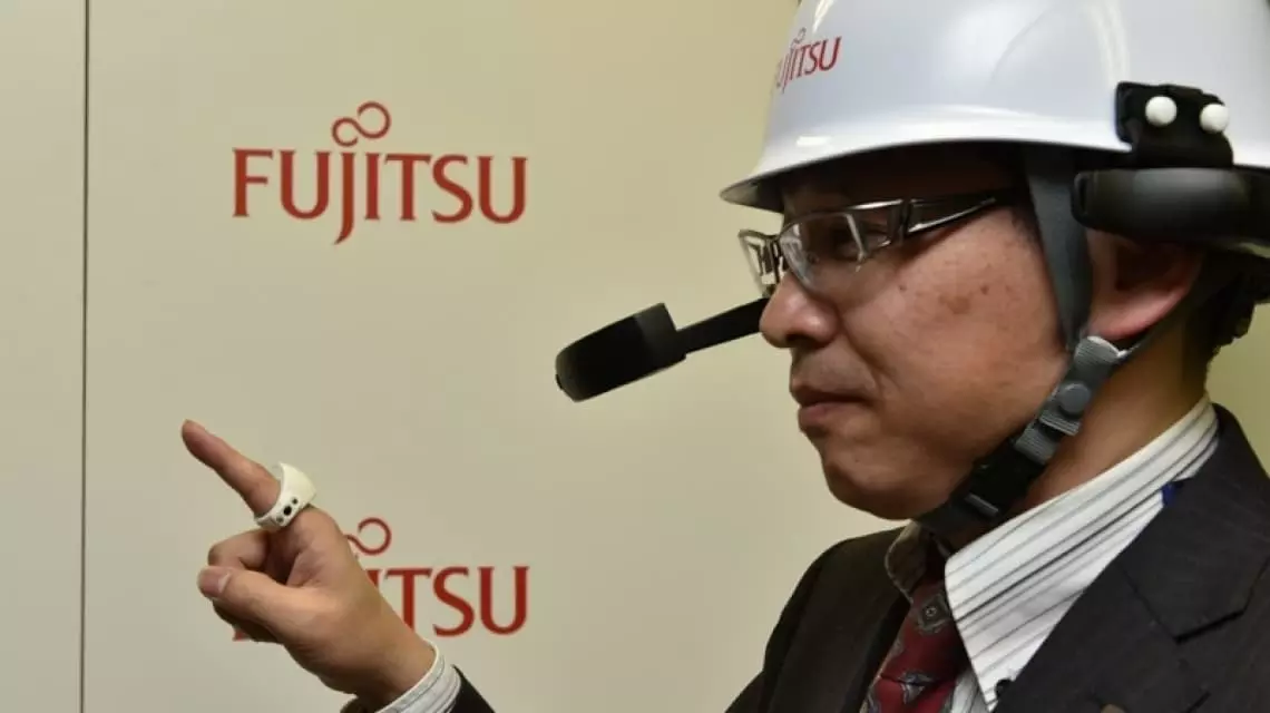 Кольцо Fujitsu распознающее написанный пальцем текст