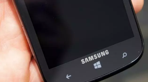Samsung смартфон с Windows Phone 8